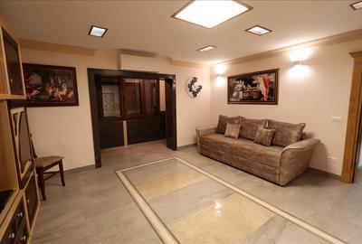 Apartament cu 3 camere decomandat, mobilat în Central