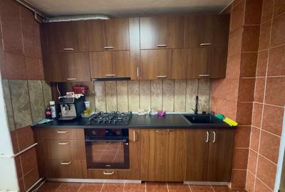Apartament cu 3 camere decomandat, mobilat în Lujerului