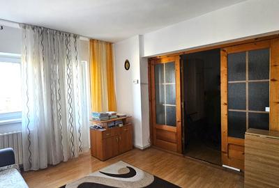 Apartament 2 camere decomandate cu potential de  recompartimentare,Cl.Romanului - 3