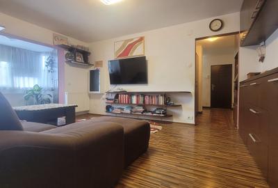 Apartament cu 4 camere semidecomandat în Griviței