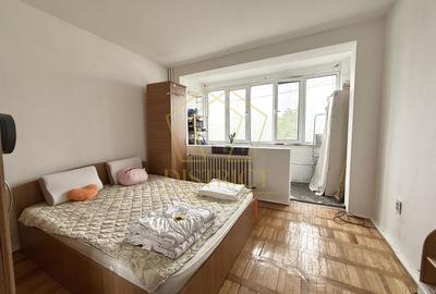 Apartament cu 3 camere decomandat, mobilat în Girocului