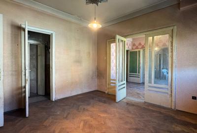 Apartament cu 4 camere în Unirii