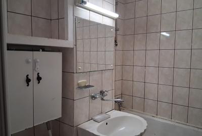 Vand apartament cu 3 camere la parter inalt zona Lipovei - 2