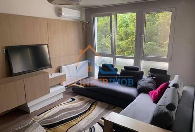 Apartament de vanzare cu 3 camere, zona Titan - Piata Minis - 2