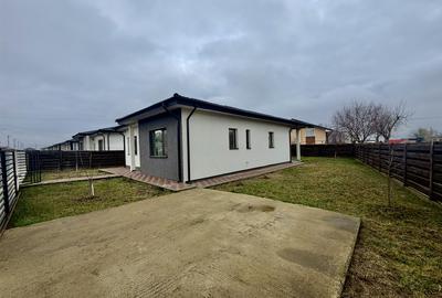 Casă cu 3 camere decomandat în Vorovești