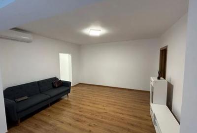 Apartament cu 3 camere semidecomandat în Iancului