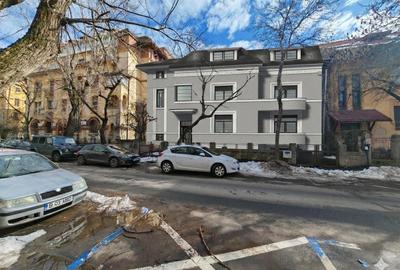 Casă cu 10 camere în P-ța Dorobanți