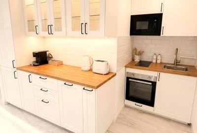 Apartament cu 3 camere decomandat, mobilat în Far