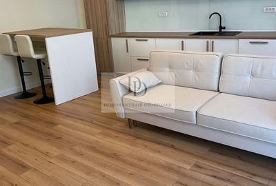 Apartament cu 3 camere semidecomandat, mobilat în Central