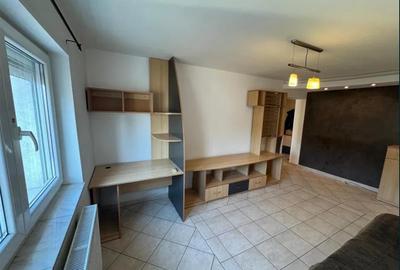 Apartament cu 2 camere decomandat în Aeroport