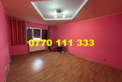 Apartament cu 3 camere decomandat în Buzaului