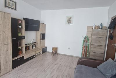 Apartament cu 1 cameră, decomandat, 32 mp+2 balcoane, etaj intermediar, Eroilor - 3