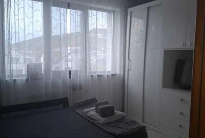 Apartament cu 3 camere semidecomandat, mobilat în Grigorescu