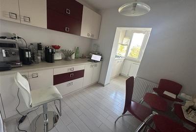 Apartament cu 3 camere decomandat, mobilat în Girocului