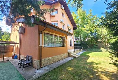 Casă cu 8 camere în Iancu Nicolae
