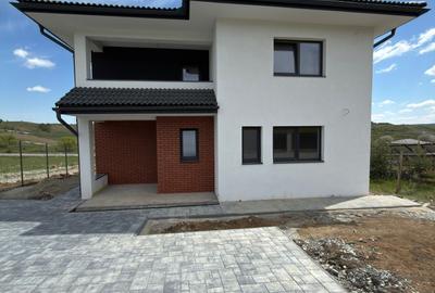 Casa individuala 5 camere, 142 mp utili, 660 mp curte !, Lac Chinteni! - 2