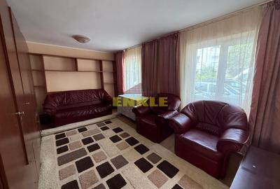 Apartament cu 3 camere semidecomandat în Central