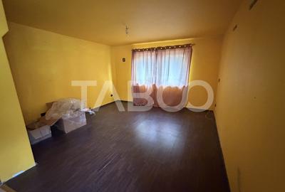 Casa cu potential de investite 8 camere 392 mpu teren 5724 m Gura Vaii - 5