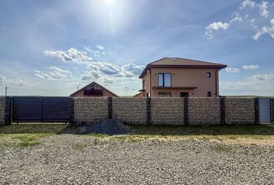 Casă individuală cu 5 camere în Corbu