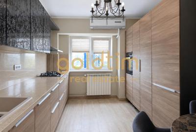 Apartament cu 4 camere semidecomandat, mobilat în P-ța Victoriei