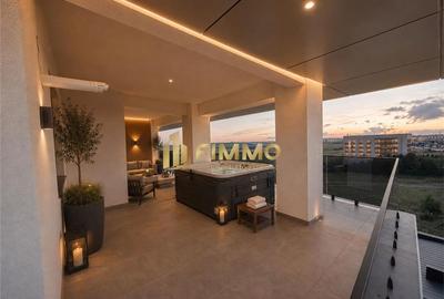 Penthouse cu 3 camere semidecomandat în Central