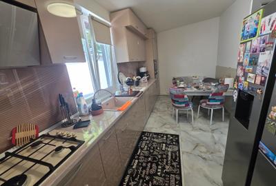 Casa P+ M , La Cheie , Chercea - Comuna din Paris - 8