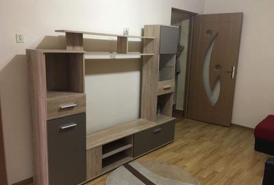 Apartament cu 2 camere semidecomandat, mobilat în Dacia