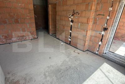Apartament cu 3 camere decomandat în Tractorul