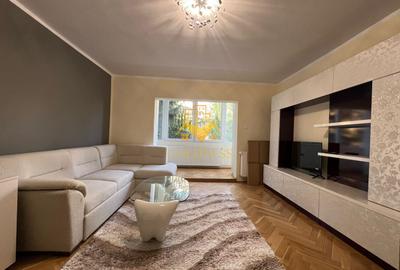 Apartament cu 3 camere decomandat în Zorilor
