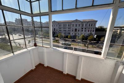 Apartament cu 3 camere decomandat, mobilat în Central