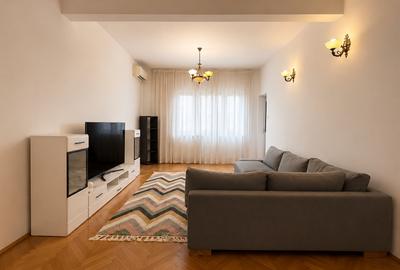 Apartament cu 3 camere semidecomandat, mobilat în Ultracentral