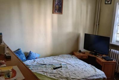 Craiovita Noua Apartament 3 camere Decomandat Balcon - 4