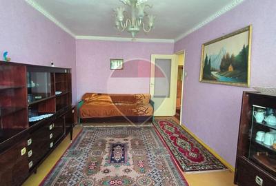 Apartament cu 3 camere decomandat în Micro 17