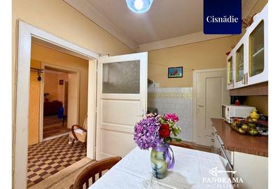 Casă cu grădină proprie, garaj, pivniță și teren în centrul Cisnădiei - 11