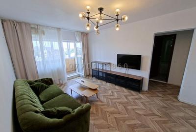 Apartament cu 3 camere semidecomandat în Moșilor