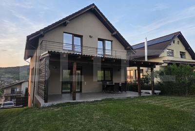 Casă individuală cu 5 camere în Corunca