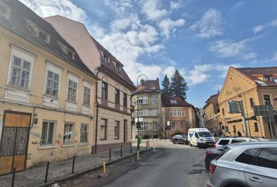 Apartament cu 2 camere semidecomandat în Centrul Istoric