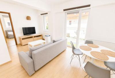 Apartament cu 3 camere semidecomandat, mobilat în Central