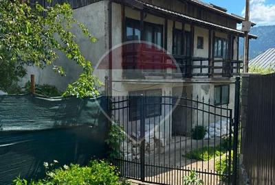 Casa la rosu in Poiana Tapului, Busteni, 3 dormitoare cu baie proprie - 1