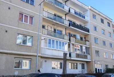 Apartament cu 3 camere decomandat în Lenin