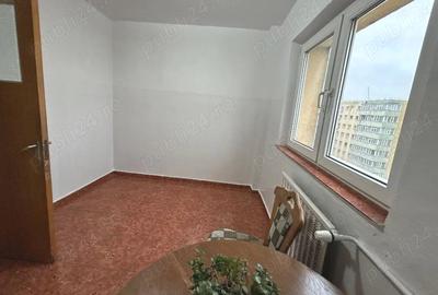 Apartament cu 3 camere semidecomandat în Iancului