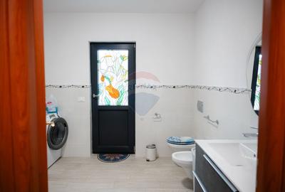 Casă / Vilă cu 5 camere de vânzare - 34