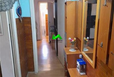 Apartament de vanzare 3 camere zona Vasile Aaron - 3