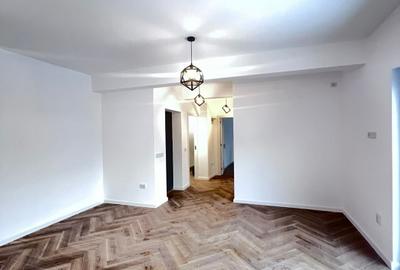 Vanzare Apartament 2 camere+curte 60mp si 2 locuri de parcare - 2