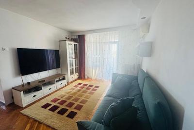 Apartament cu 3 camere decomandat, mobilat în Titan
