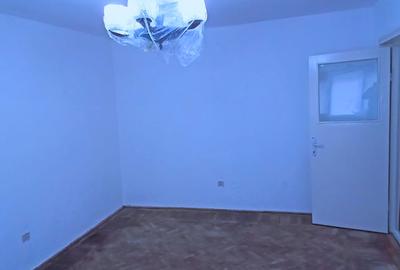 Apartament cu 2 camere decomandat în CET