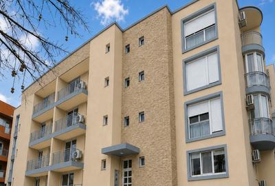 Apartament cu 3 camere în zona Vega Butoaie, cu vedere la lac - 16