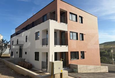 Apartament cu 3 camere semidecomandat în Iris