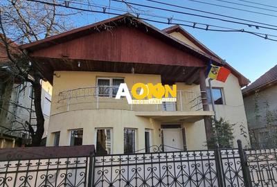 Casă individuală cu 5 camere în Cetate