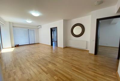 Apartament cu 3 camere semidecomandat în Aviatorilor